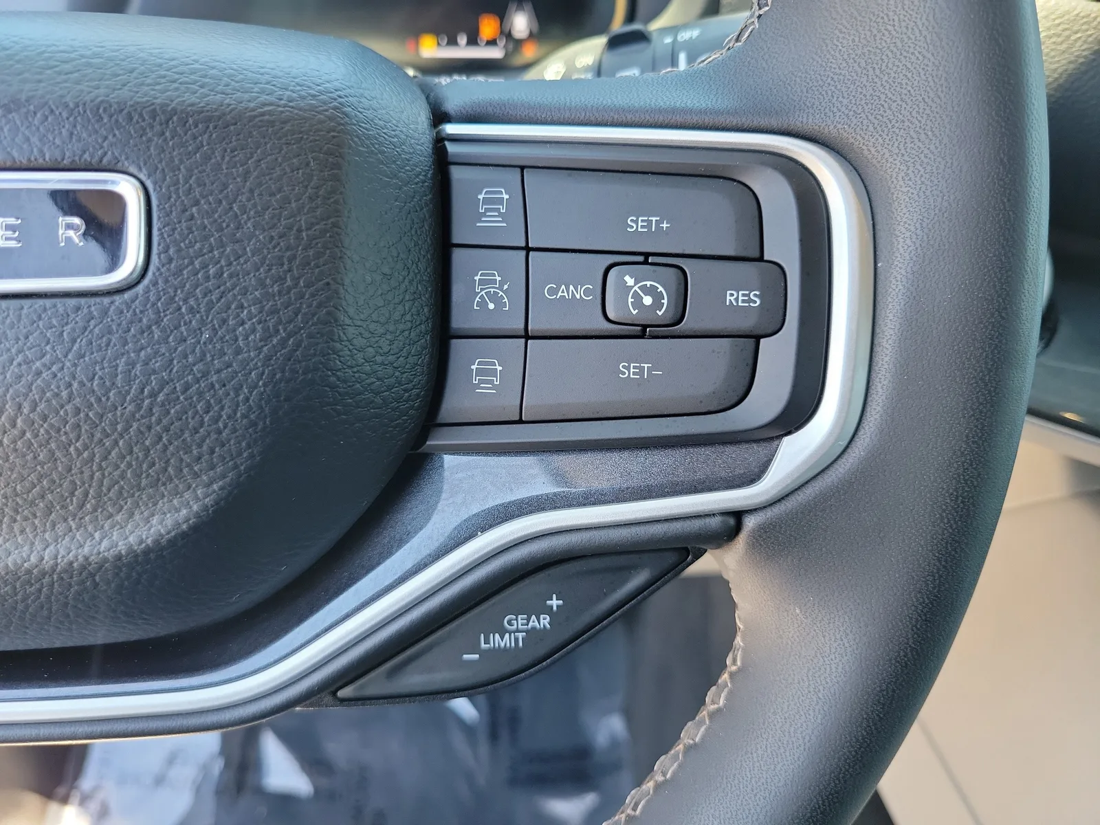 2023 Jeep Wagoneer Base photo 24