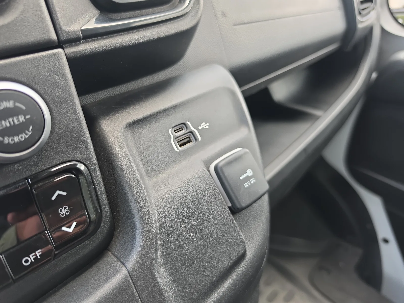 2025 RAM ProMaster Cargo Van Tradesman photo 19