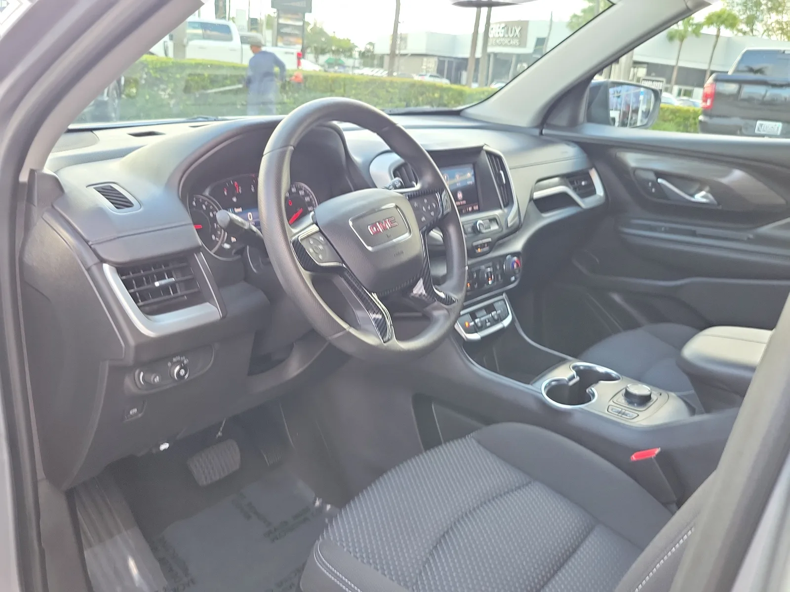 2024 GMC Terrain SLE photo 9