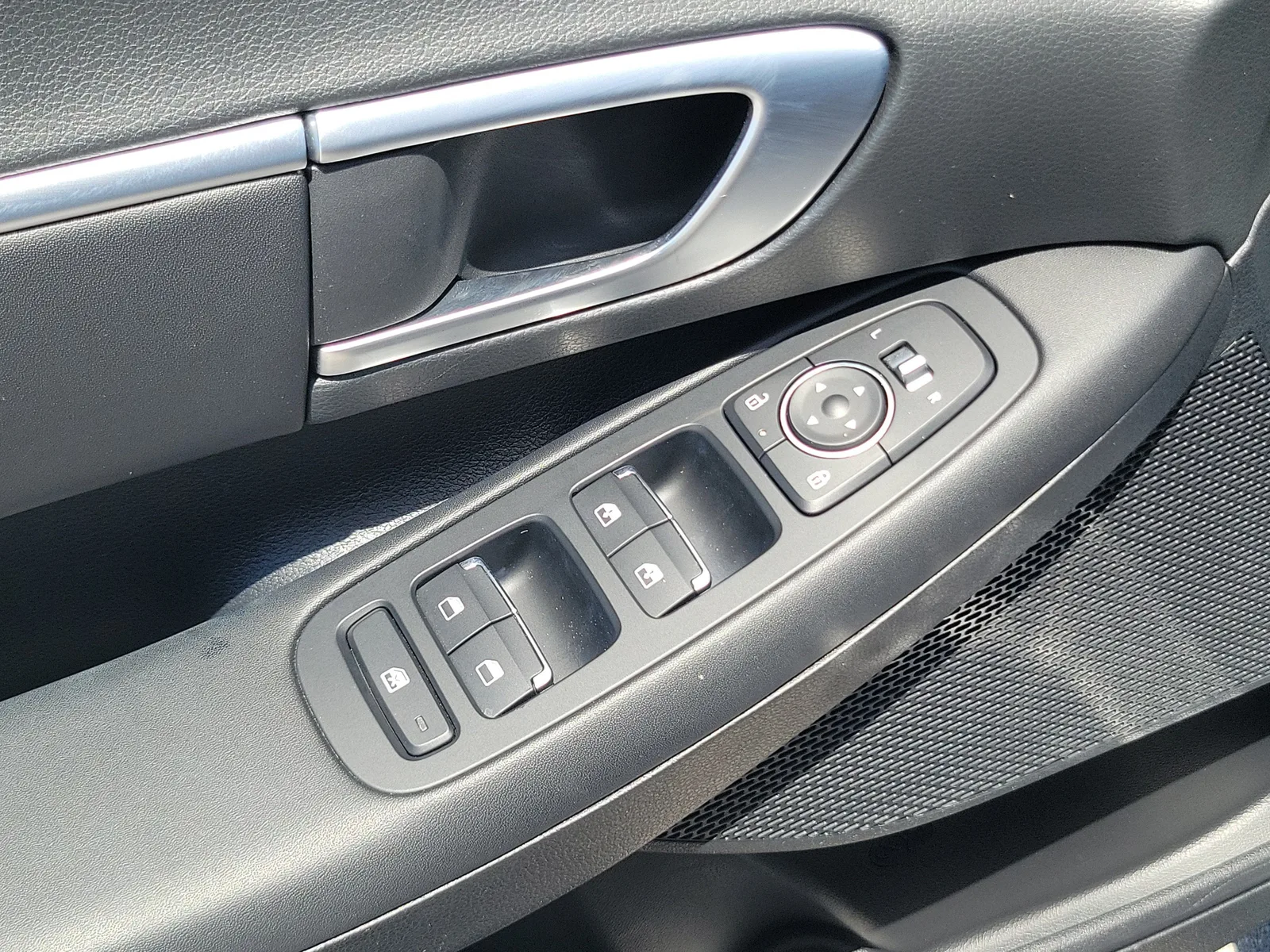 2025 Hyundai Sonata SEL photo 25
