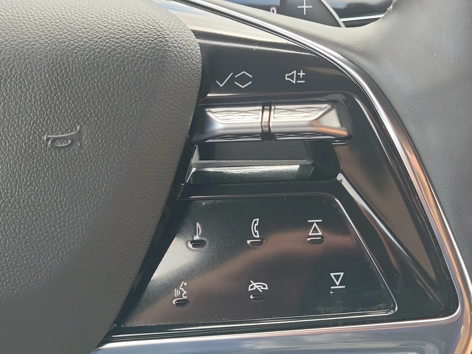 2025 Cadillac Escalade 4WD Premium Luxury photo 23