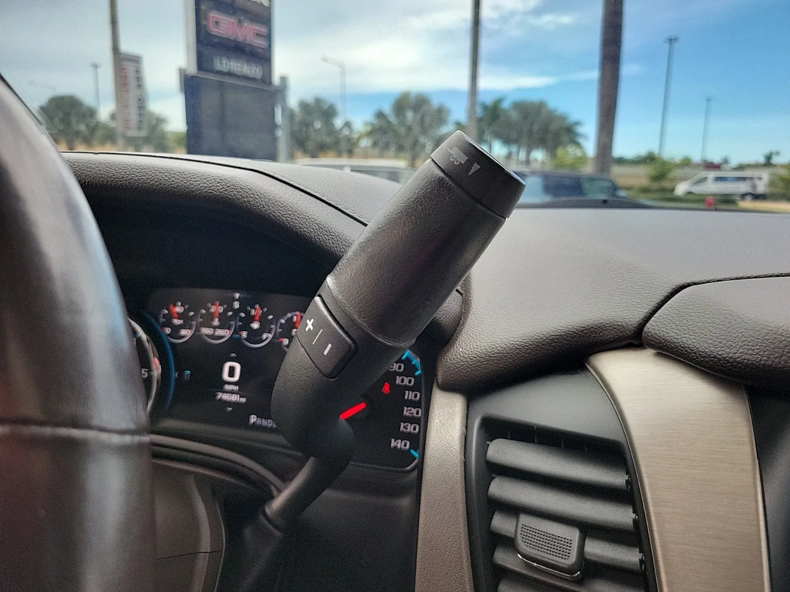 2019 GMC Yukon Denali photo 25