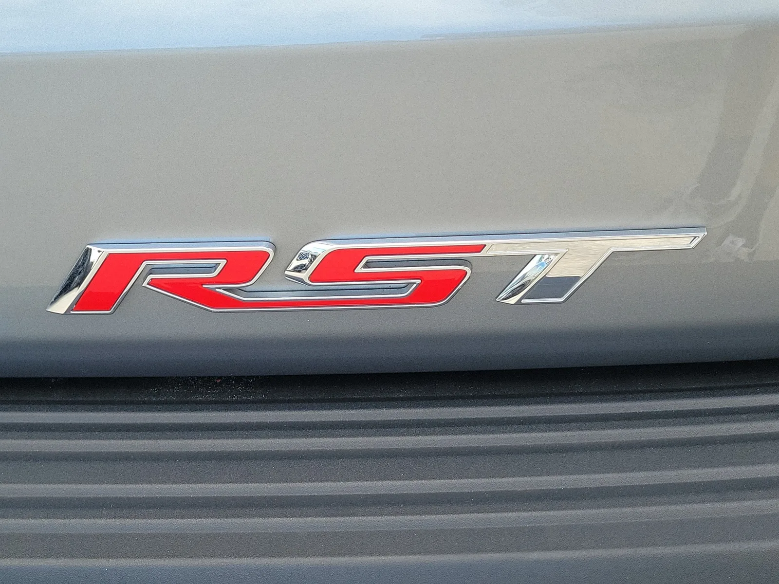 2025 Chevrolet Suburban RST Diesel photo 34