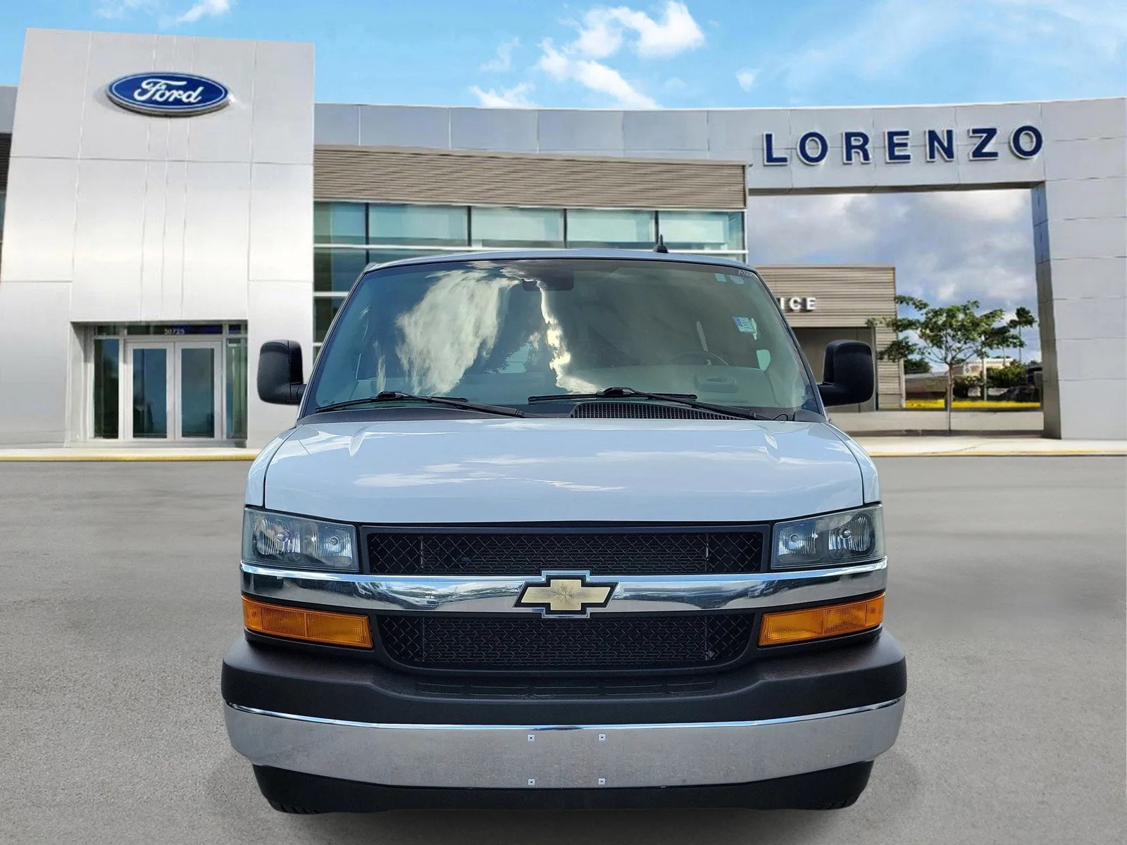 2023 Chevrolet Express Passenger LT photo 2