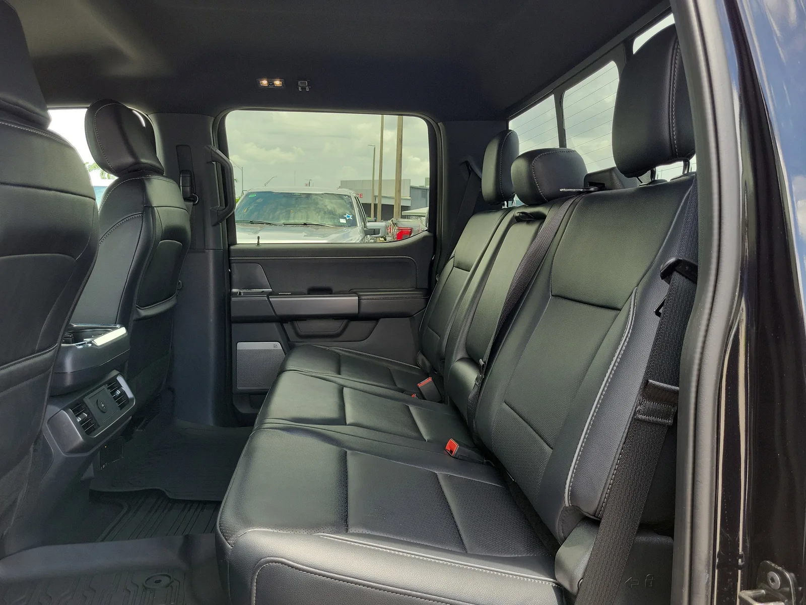 2025 Ford F-150 LARIAT 4WD photo 19