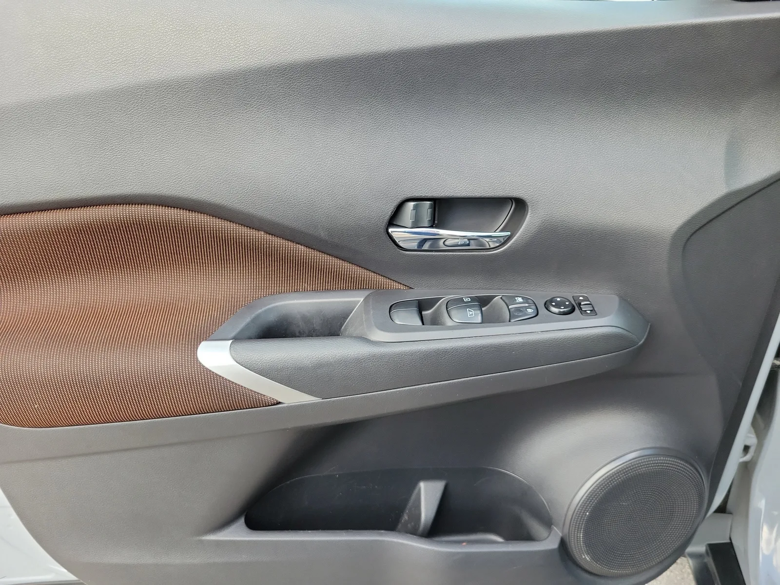 2023 Nissan Kicks SR photo 25