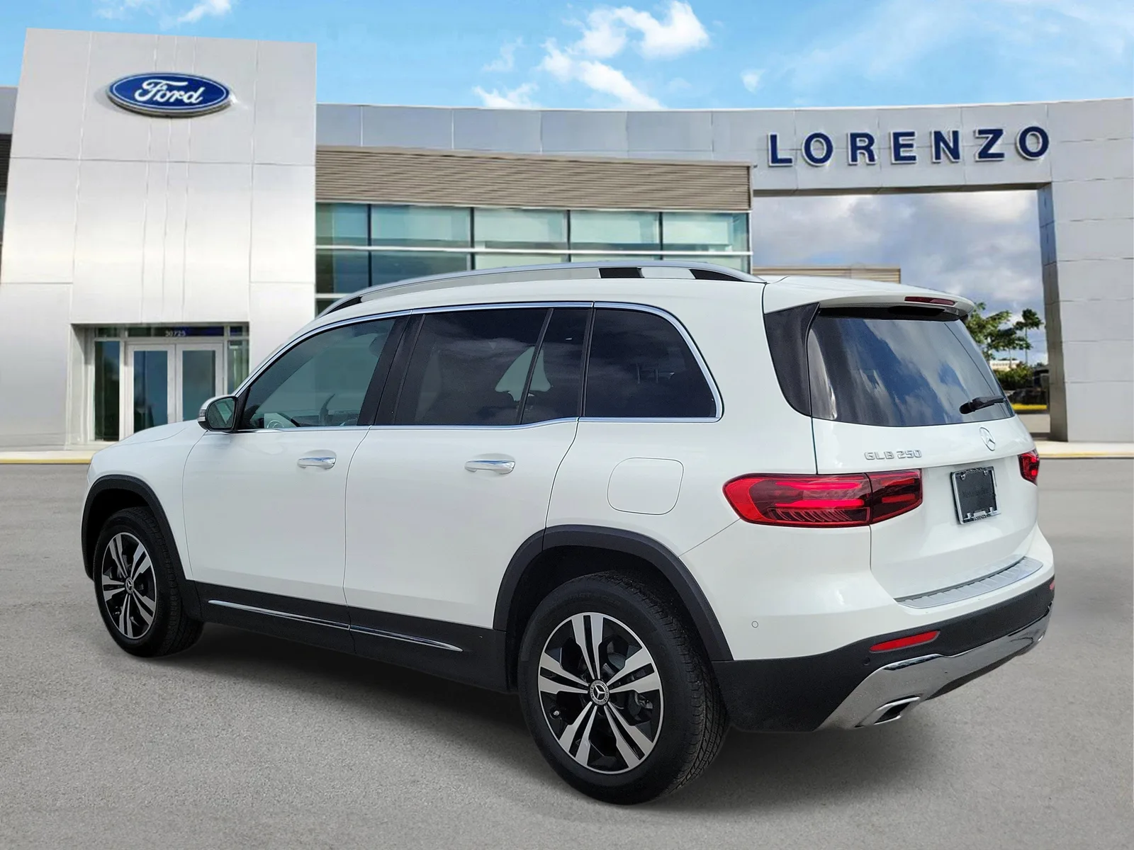 2025 Mercedes-Benz GLB GLB 250 photo 7