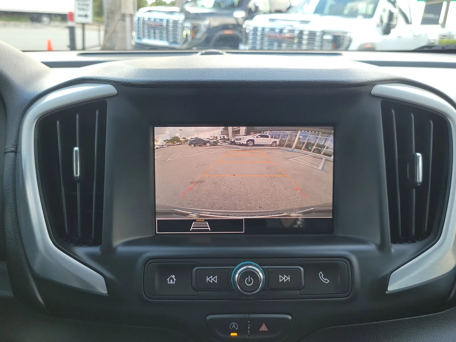 2024 GMC Terrain SLE photo 10