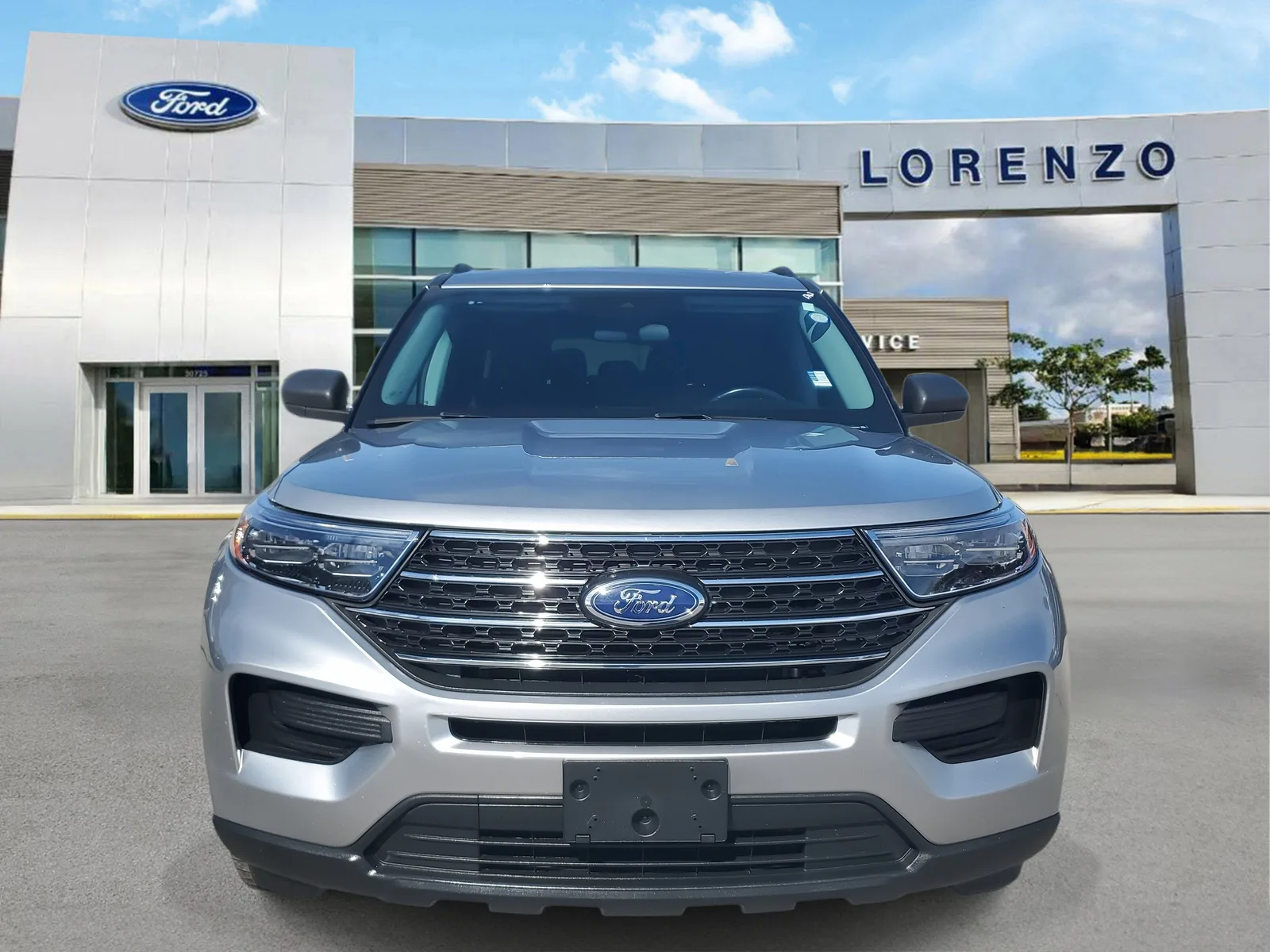 2023 Ford Explorer XLT photo 2