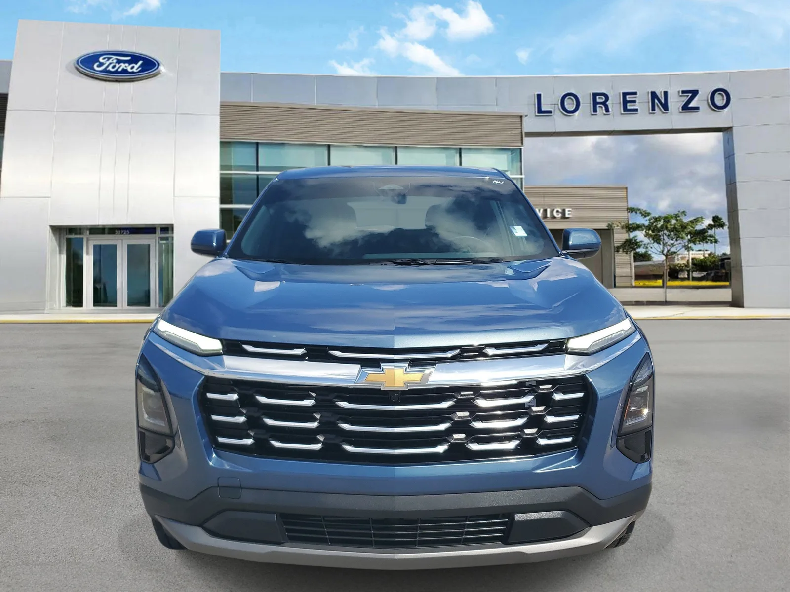 2026 Chevrolet Equinox FWD LT photo 2