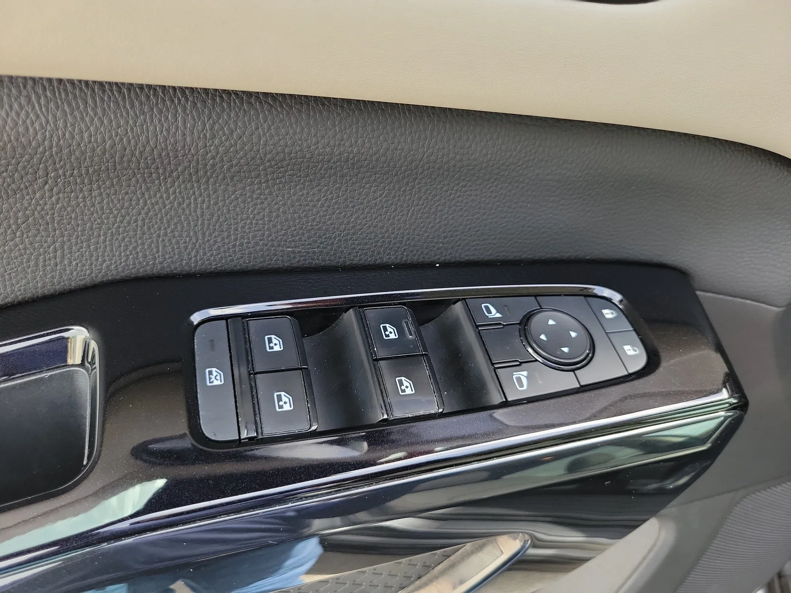 2022 Nissan Pathfinder SV photo 26