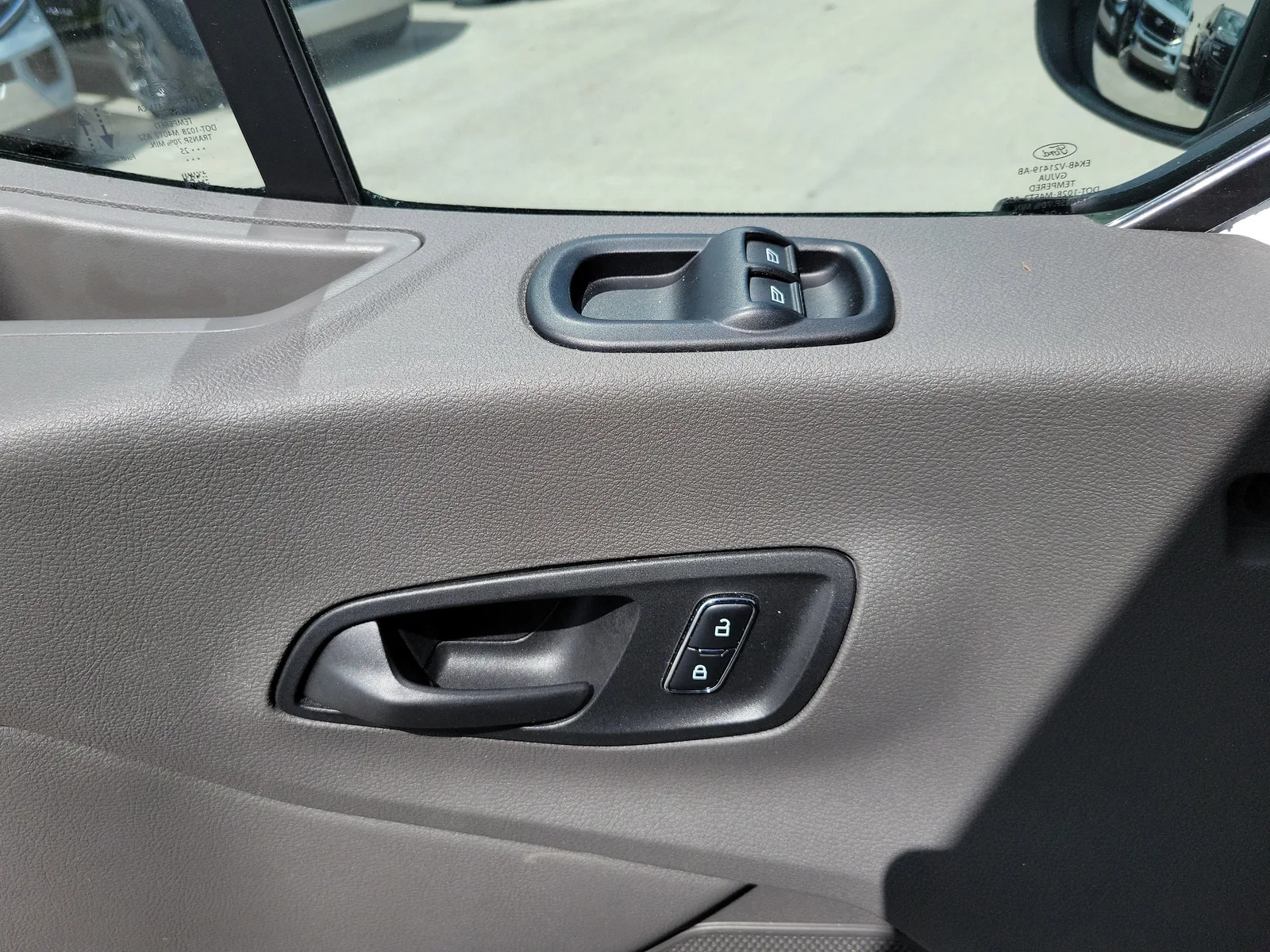 2025 Ford Transit Passenger Wagon XLT photo 27