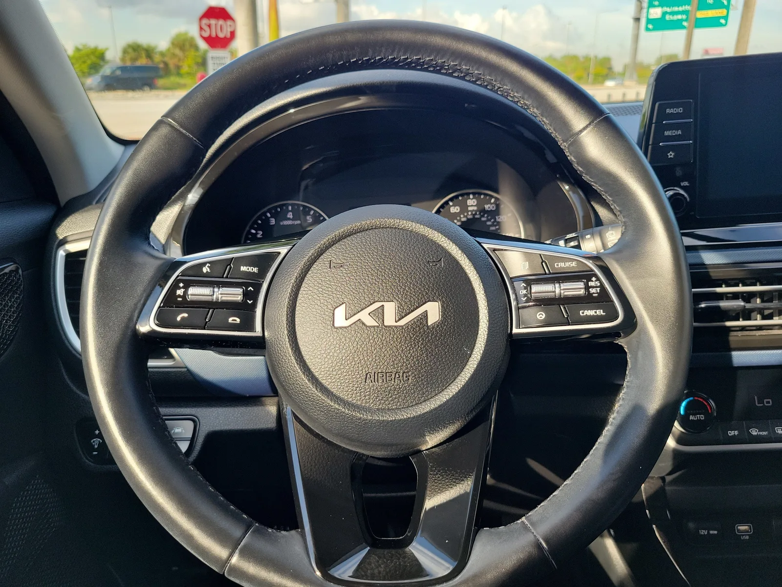 2023 Kia Seltos S photo 17