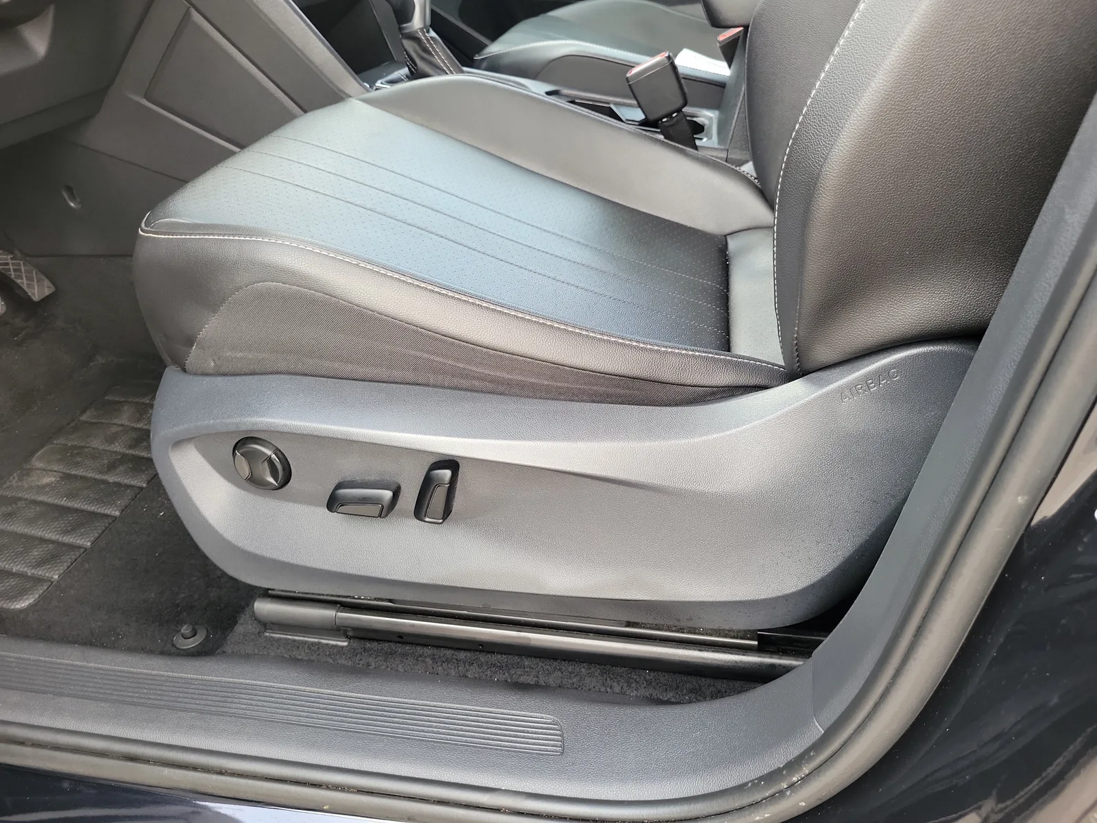 2022 Volkswagen Tiguan SE photo 11