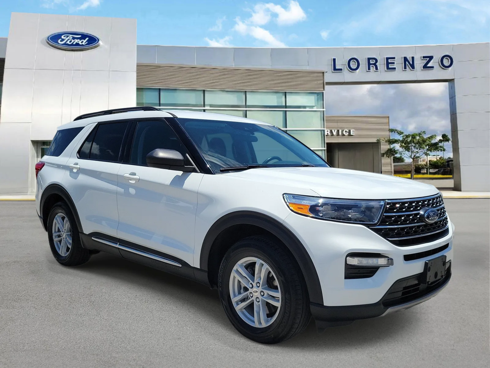 2023 Ford Explorer XLT photo 3