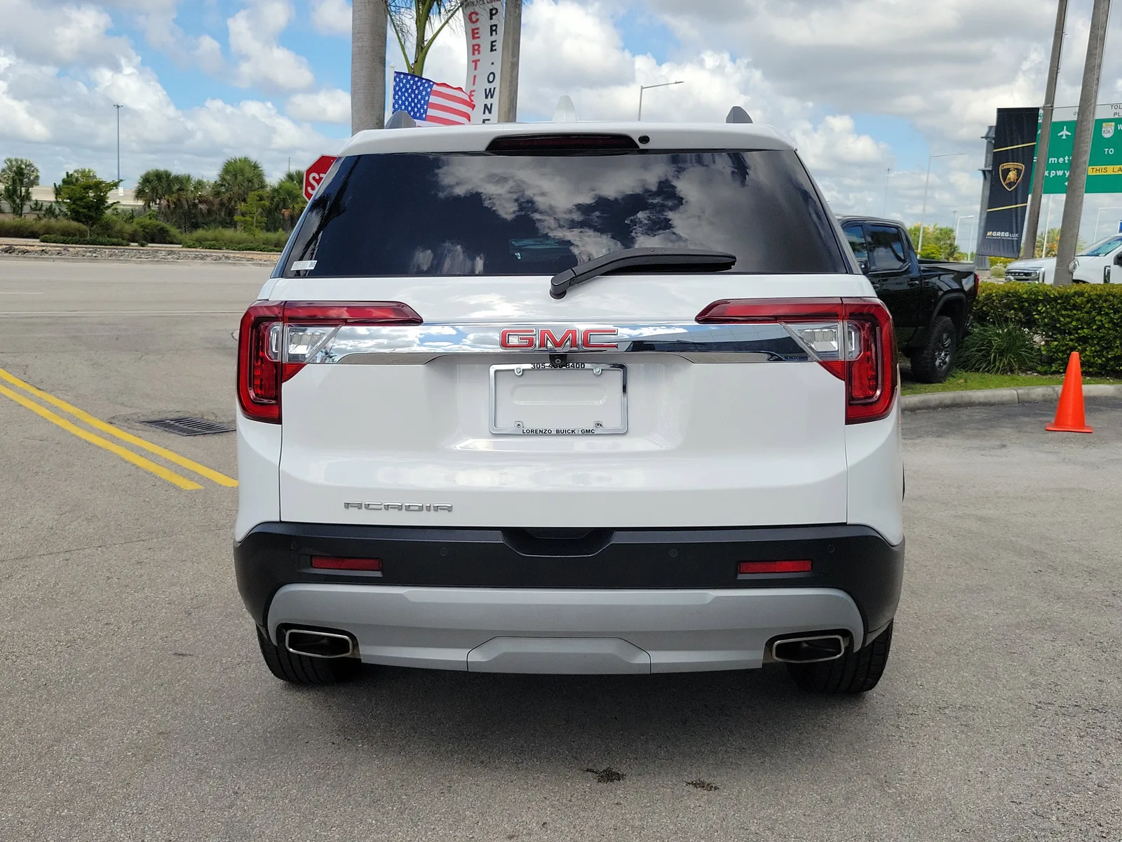 2023 GMC Acadia SLE photo 6