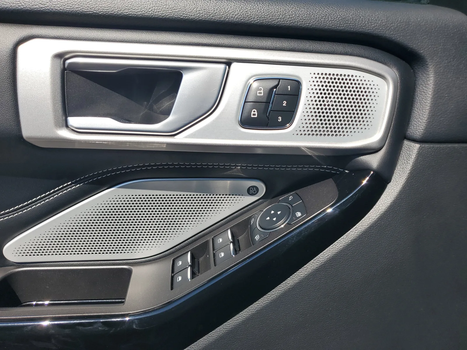 2023 Ford Explorer ST 4WD photo 29