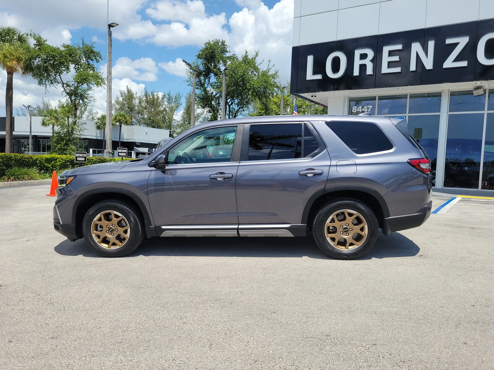 2024 Honda Pilot EX-L 8 Passenger photo 8