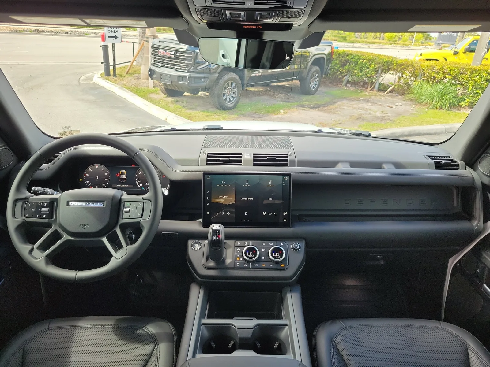 2025 Land Rover Defender S photo 19
