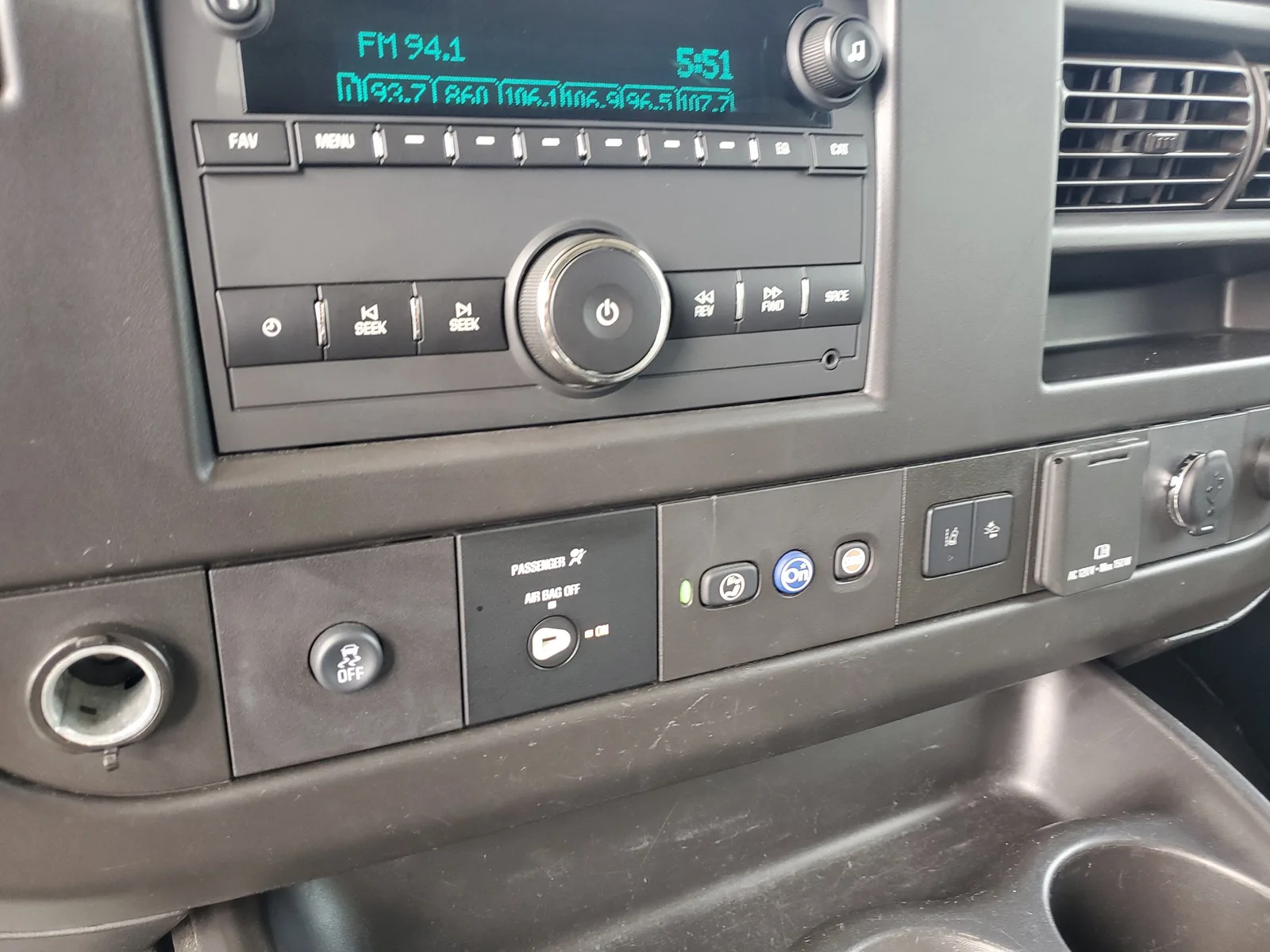 2020 Chevrolet Express Passenger 3500 1LT photo 20