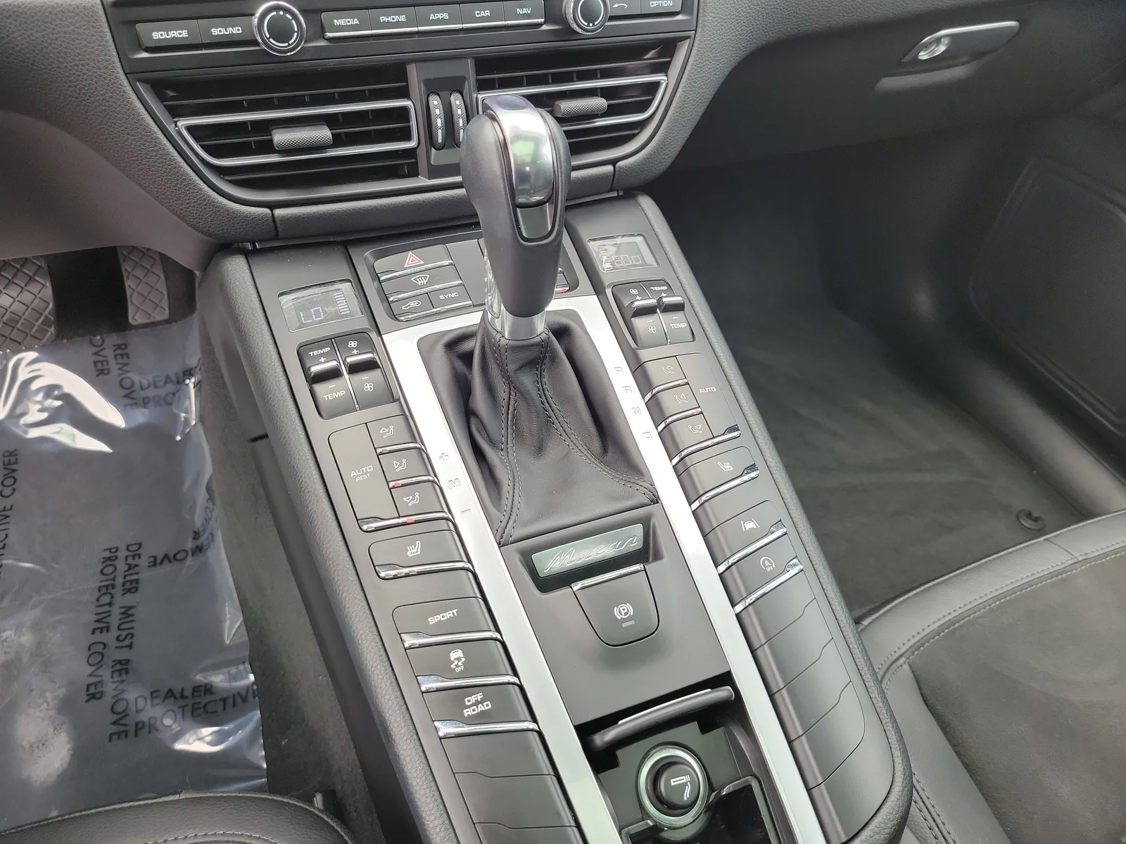 2021 Porsche Macan Base photo 25