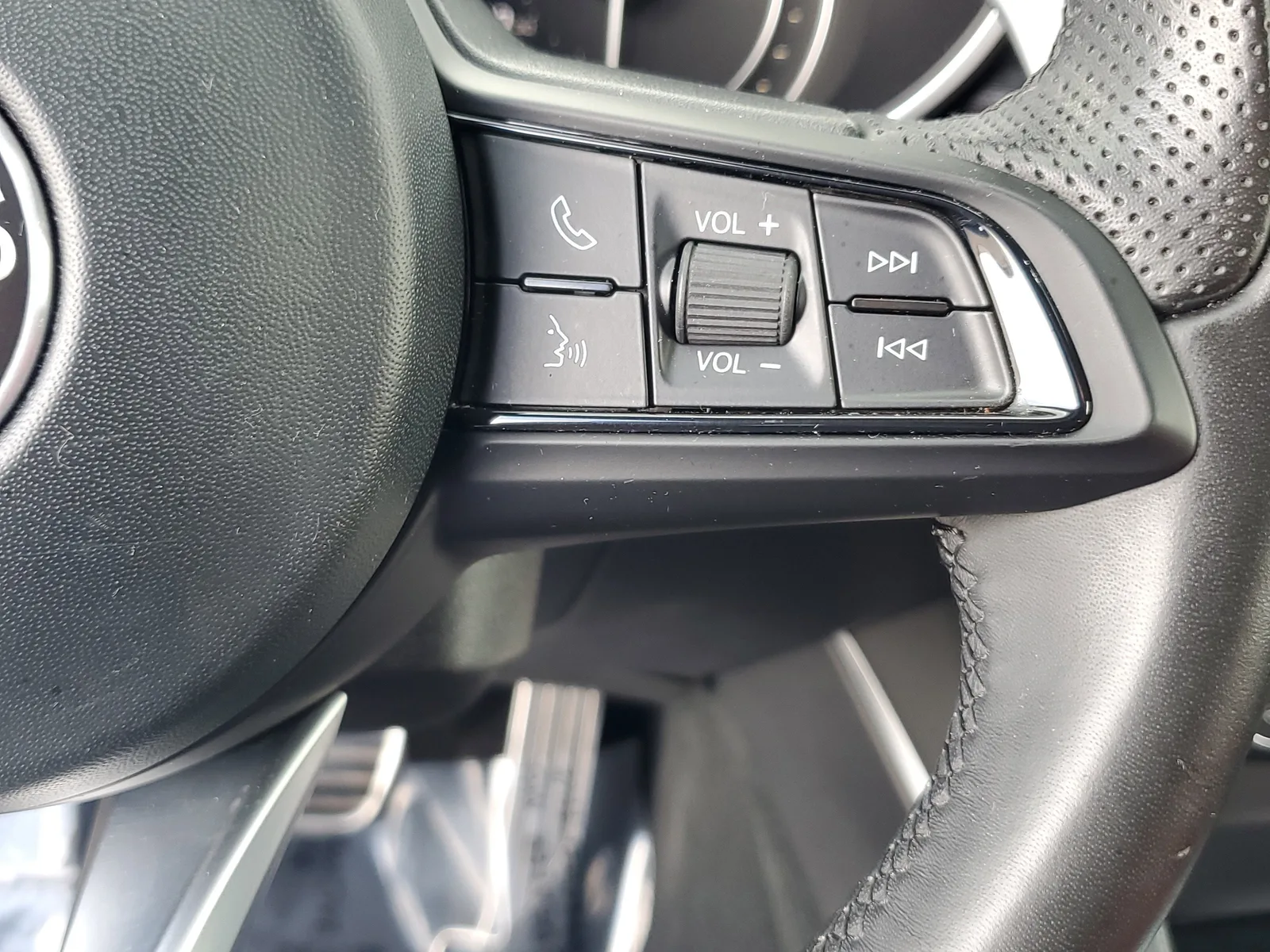 2022 Alfa Romeo Stelvio Sprint 4WD photo 21
