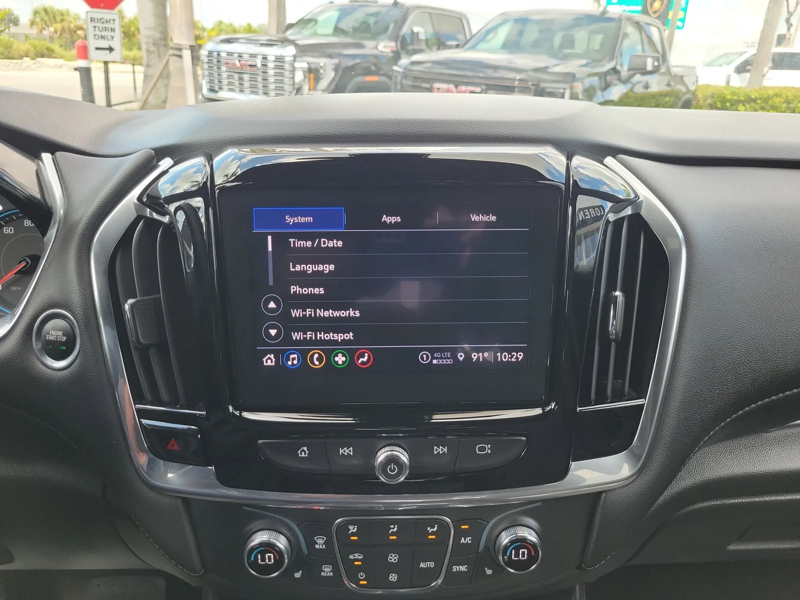 2022 Chevrolet Traverse LT Cloth photo 26