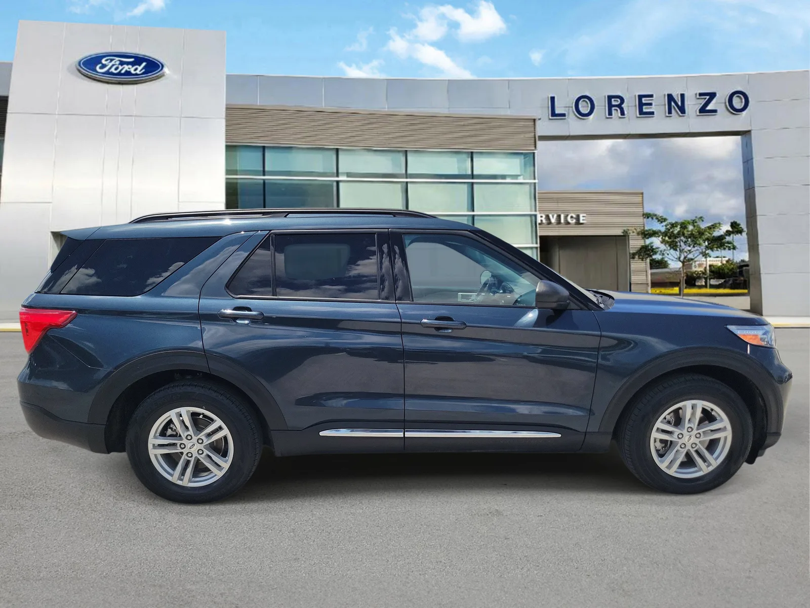 2023 Ford Explorer XLT photo 4