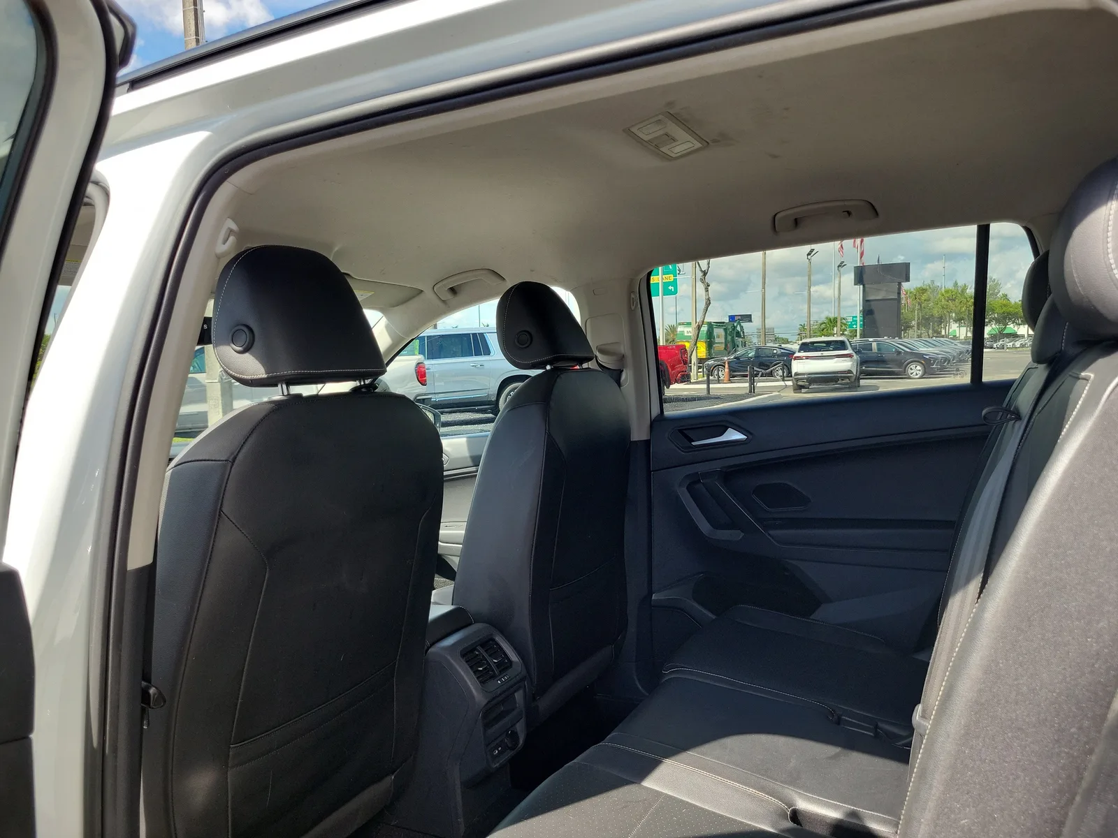 2021 Volkswagen Tiguan SE photo 14