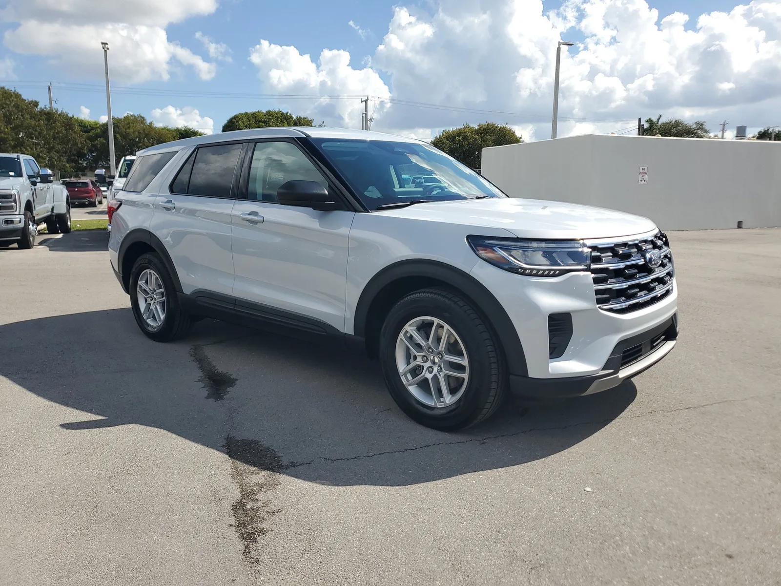 2026 Ford Explorer Active w/100A Pkg photo 3