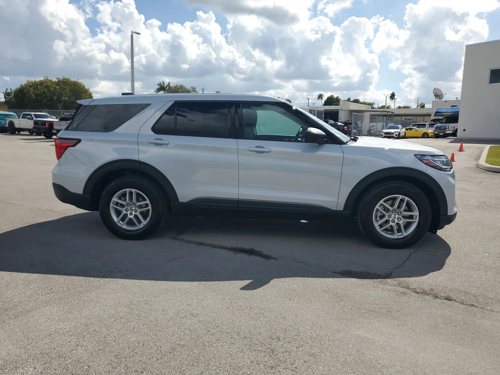 2026 Ford Explorer Active w/100A Pkg photo 4