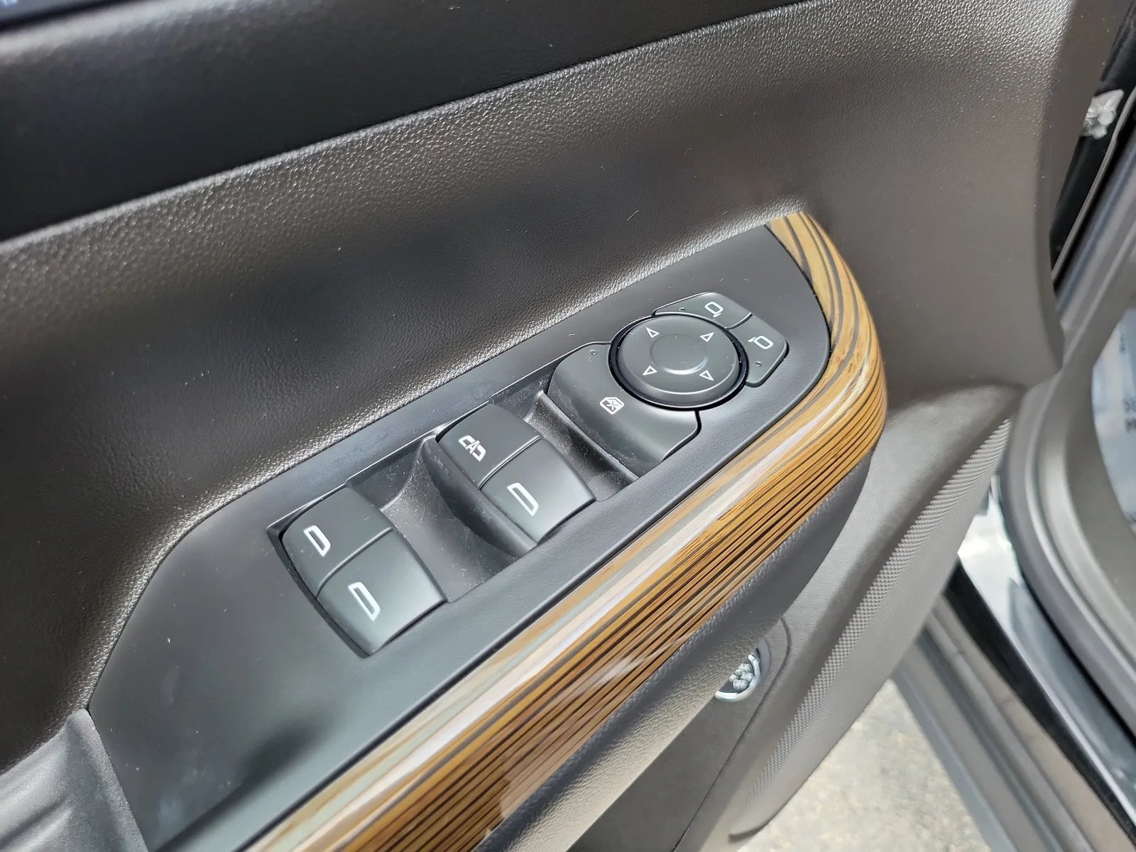 2023 GMC Acadia SLE photo 25
