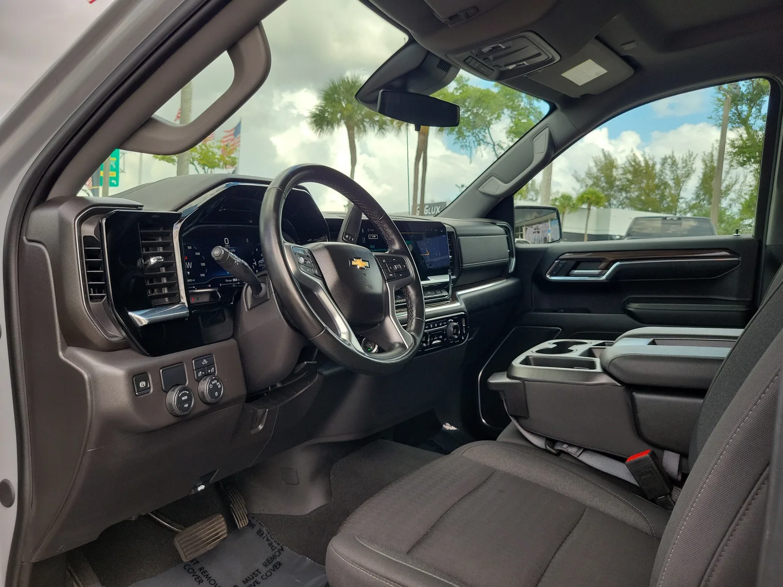 2024 Chevrolet Silverado 1500 LT photo 9