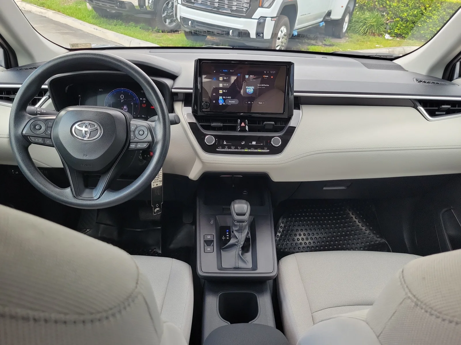 2026 Toyota Corolla Cross L photo 15
