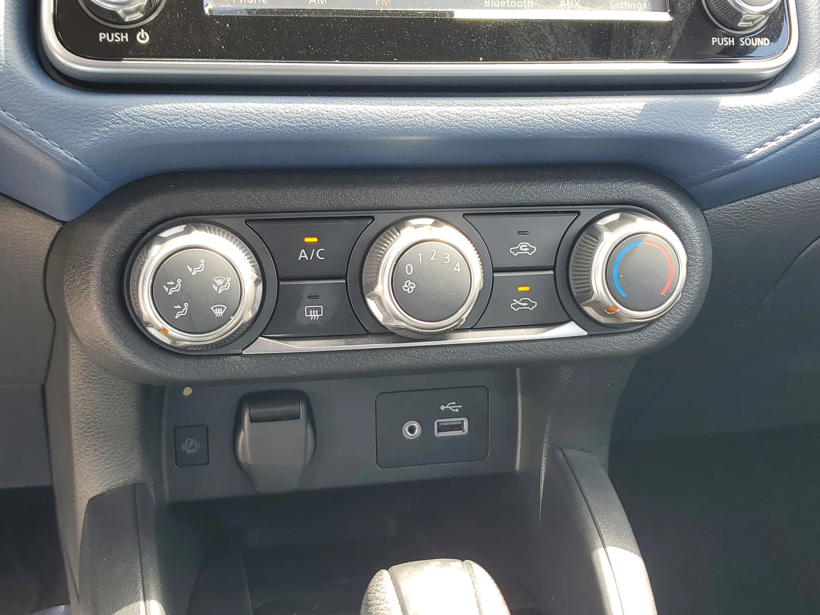2025 Nissan Versa SV photo 22