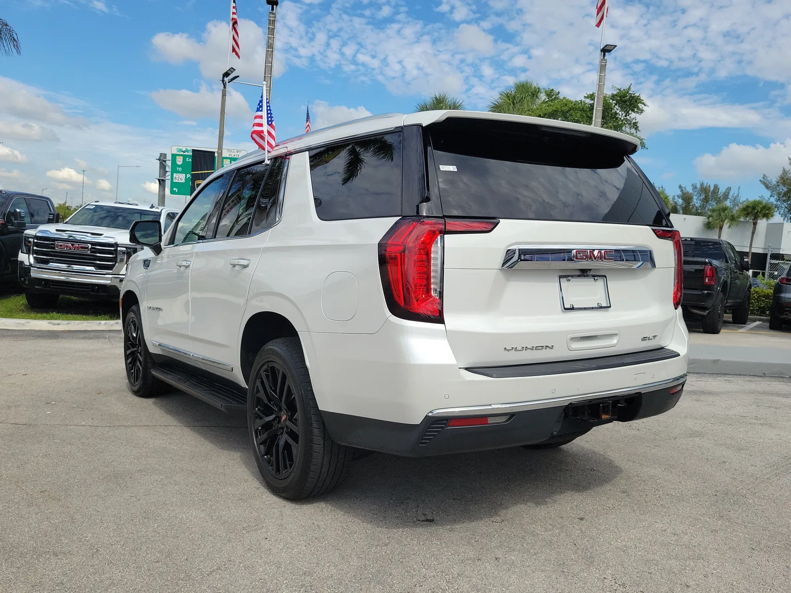 2022 GMC Yukon SLT photo 7