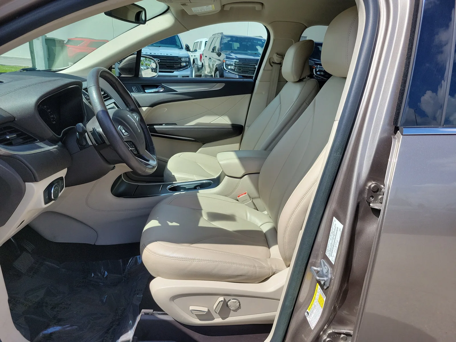 2019 Lincoln MKC Standard photo 11