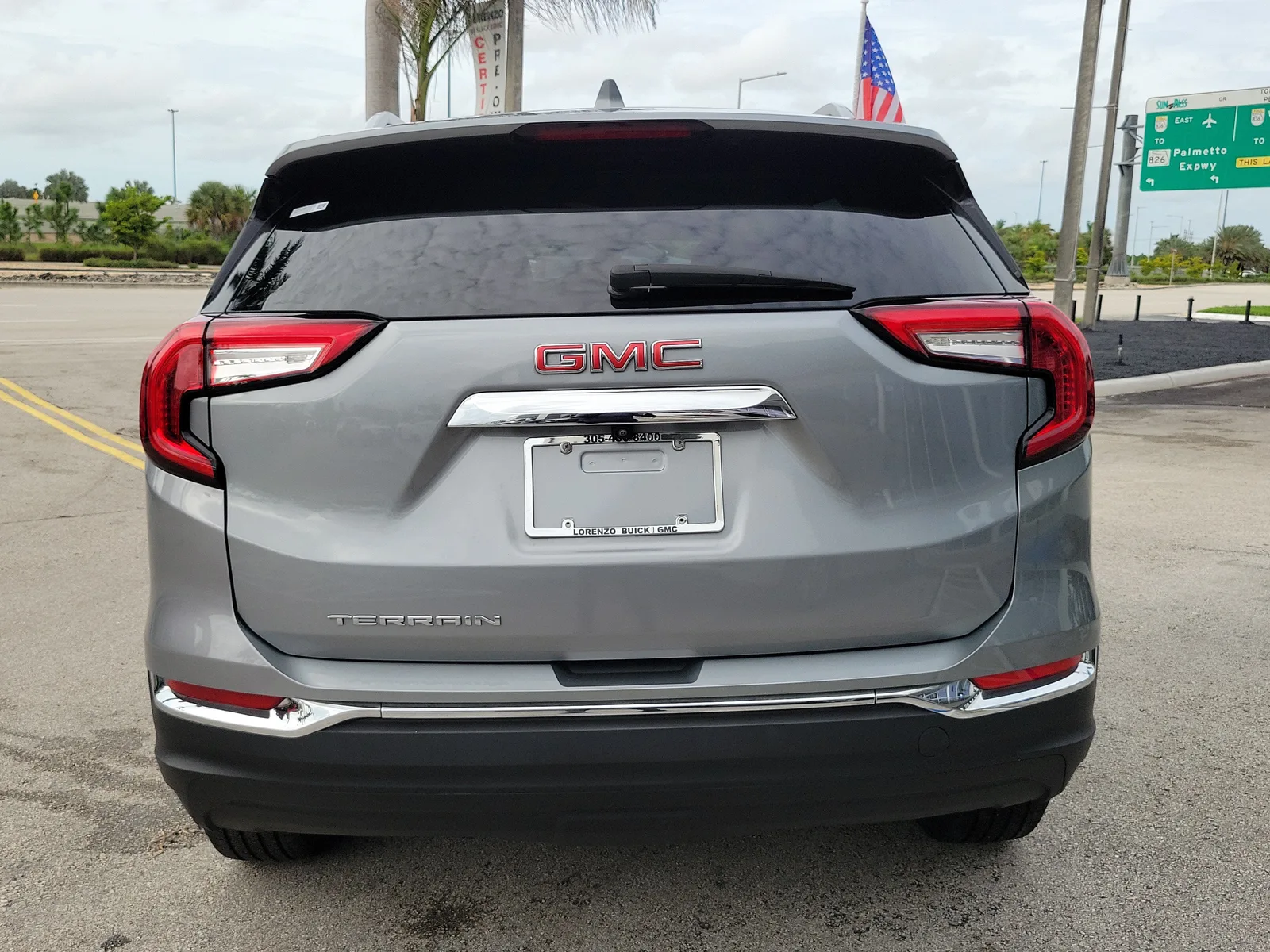 2024 GMC Terrain SLT photo 6