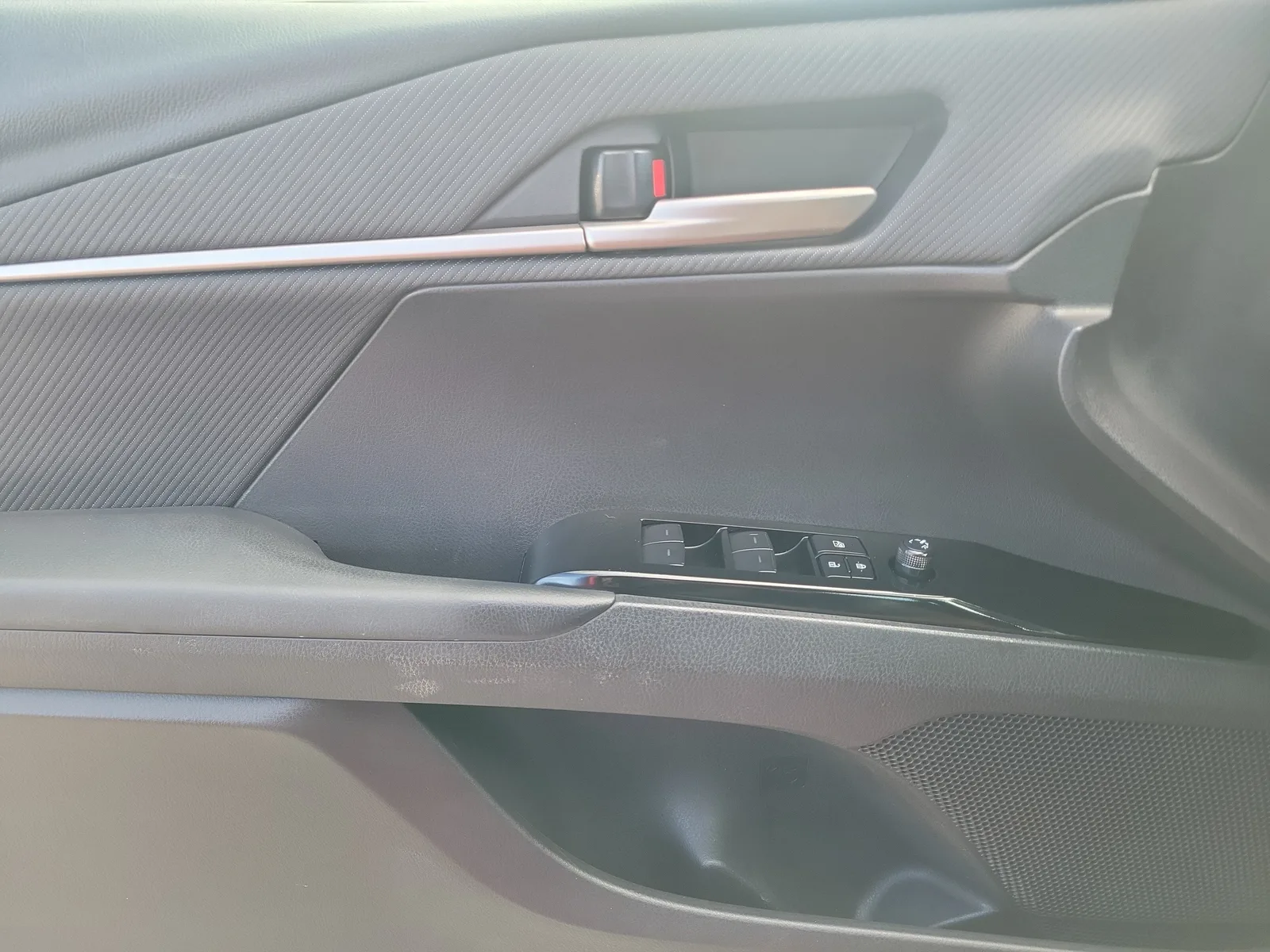 2025 Toyota Camry SE photo 28