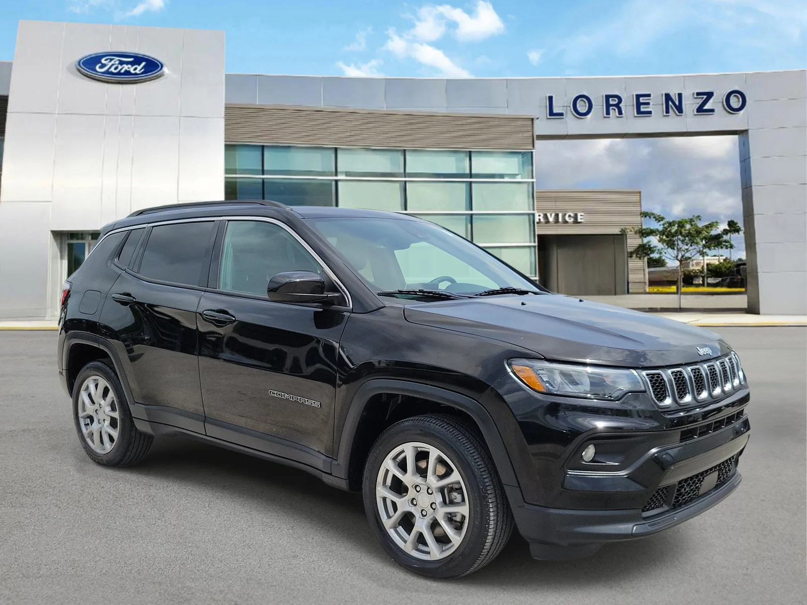 2023 Jeep Compass Latitude Lux 4WD photo 3
