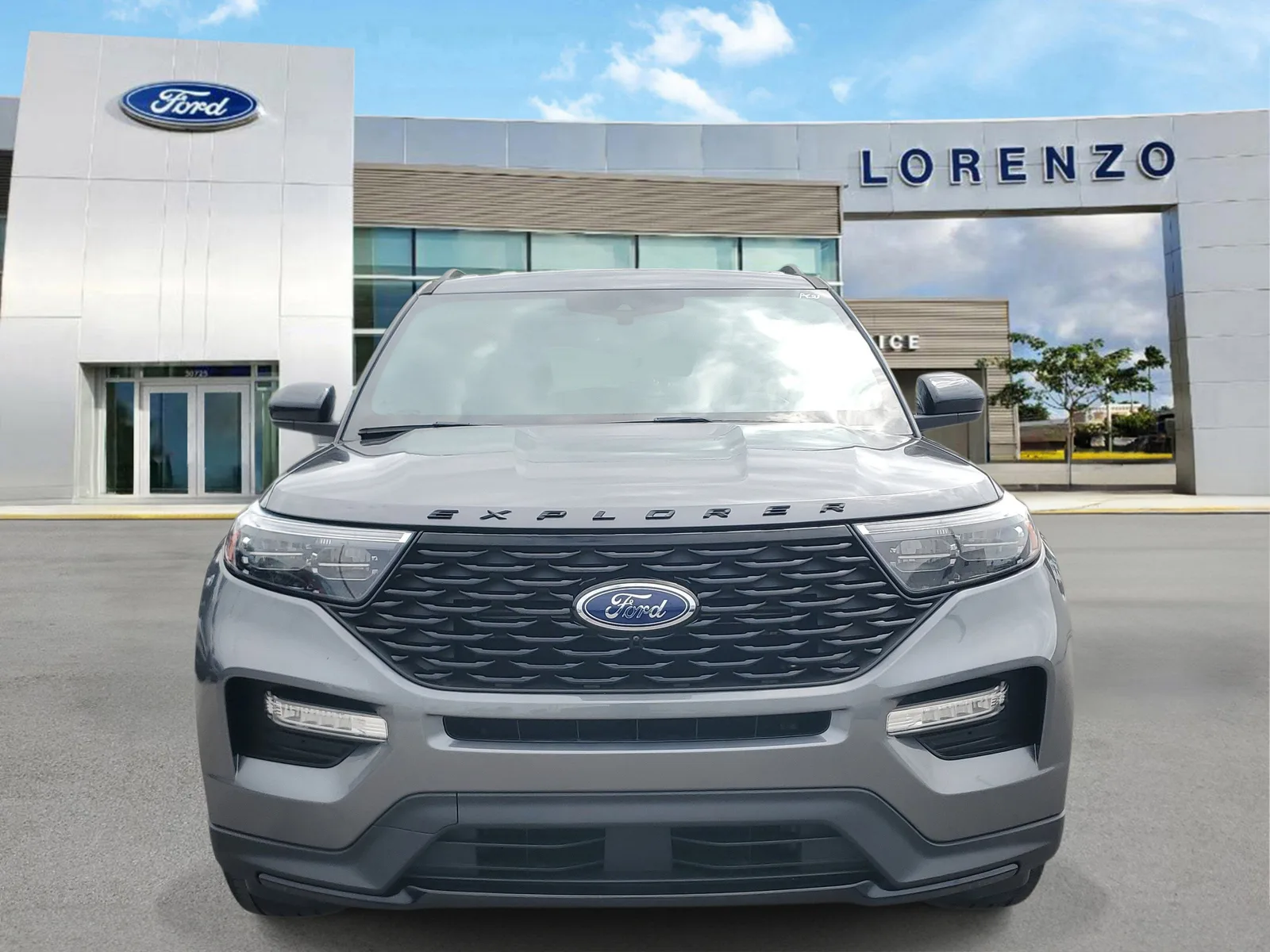2023 Ford Explorer ST-Line photo 2