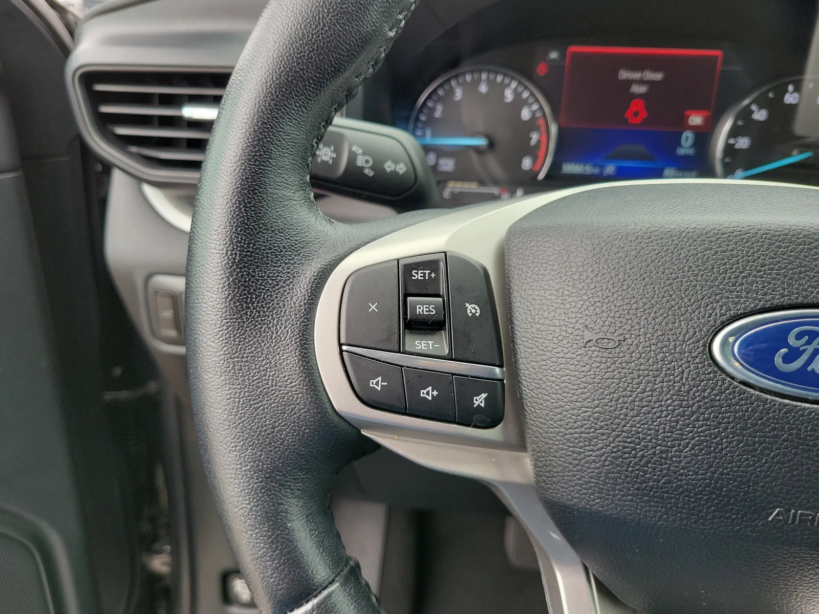 2024 Ford Explorer XLT photo 22