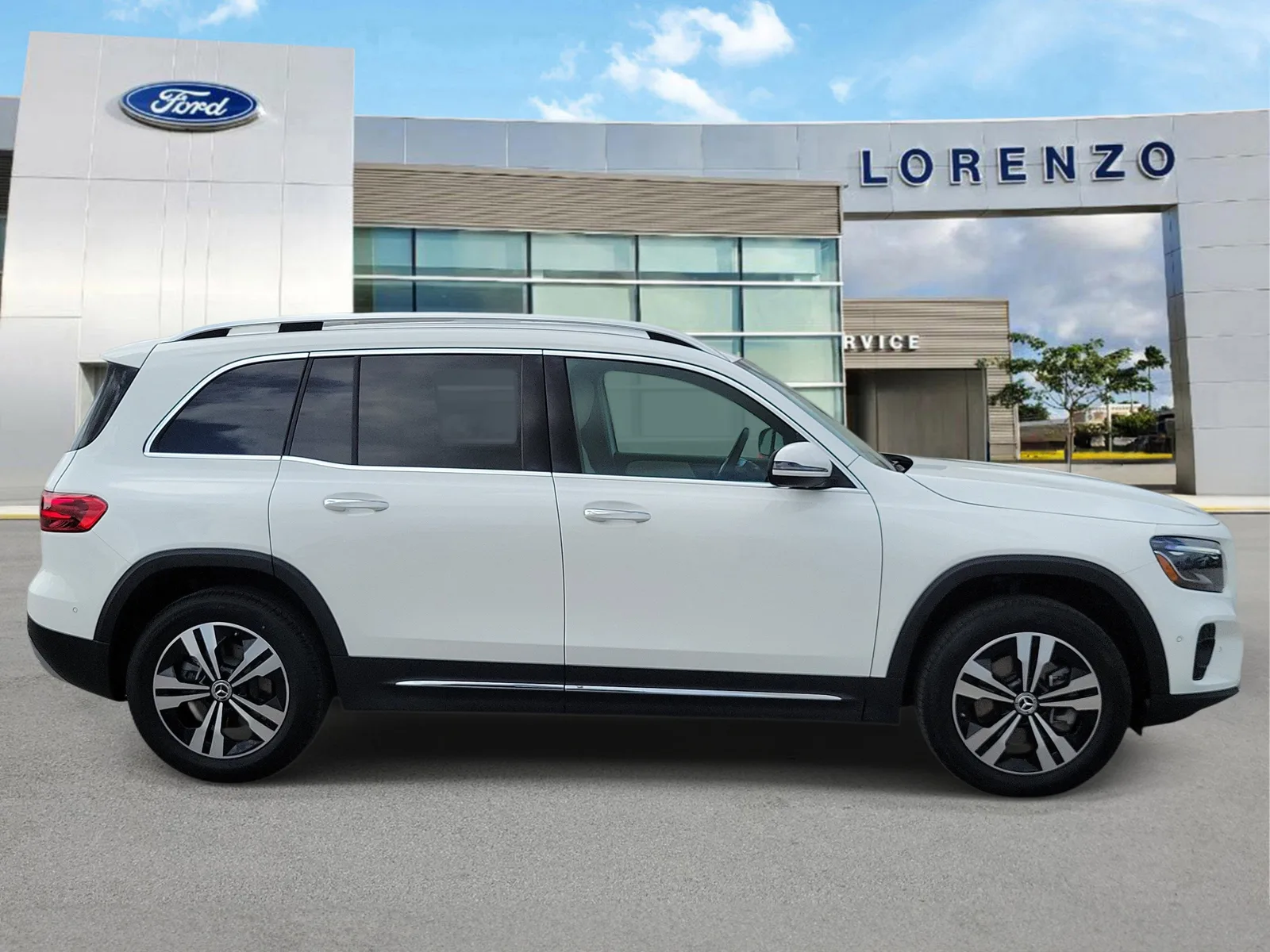 2025 Mercedes-Benz GLB GLB 250 photo 4