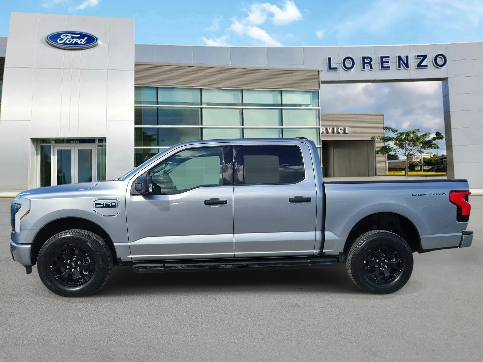 2025 Ford F-150 Lightning XLT photo 8