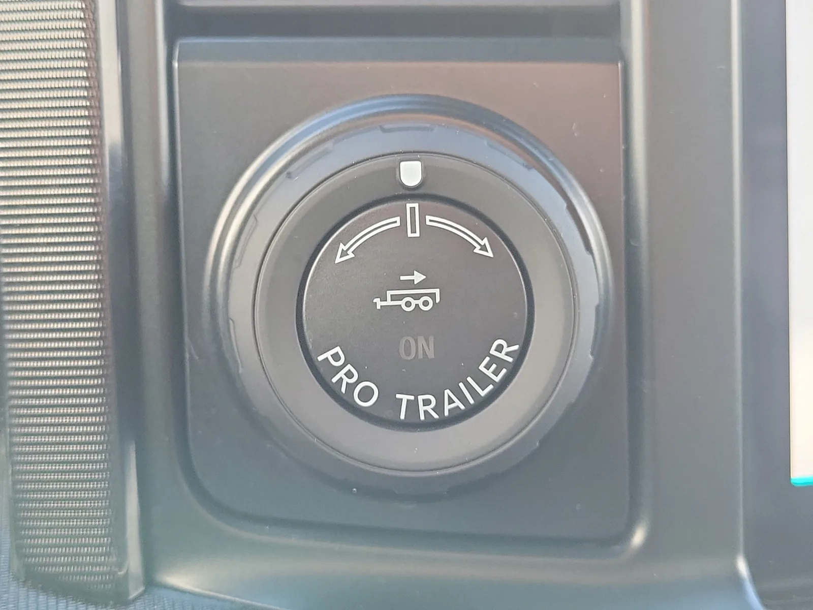 2023 Ford F-150 Raptor 4WD photo 29