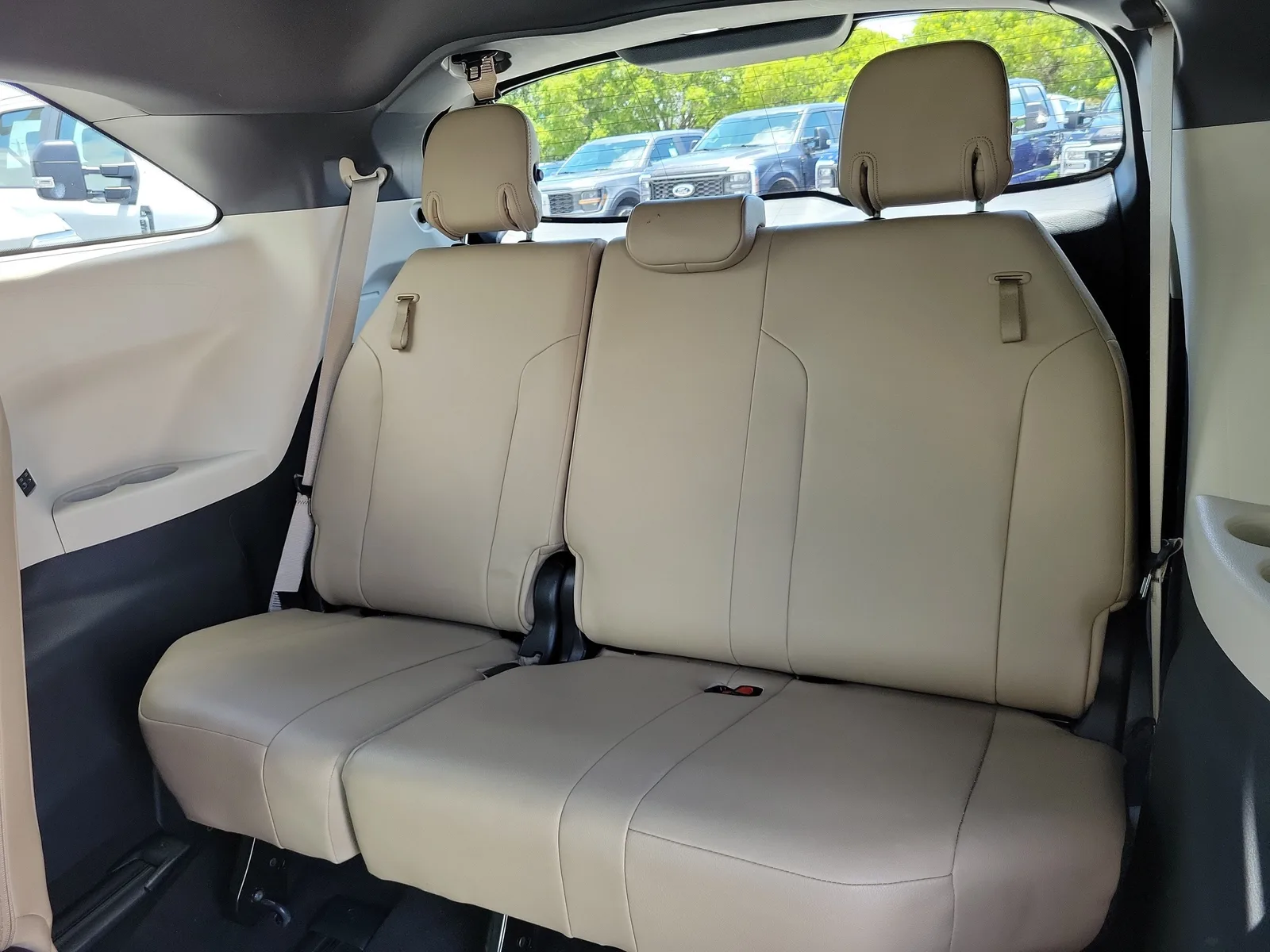 2021 Toyota Sienna XLE photo 20