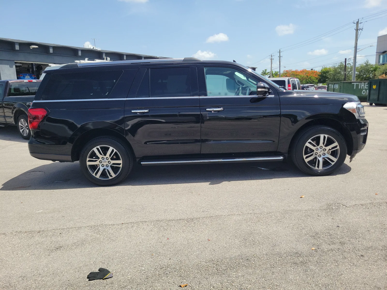 2023 Ford Expedition Max Limited 4WD photo 4