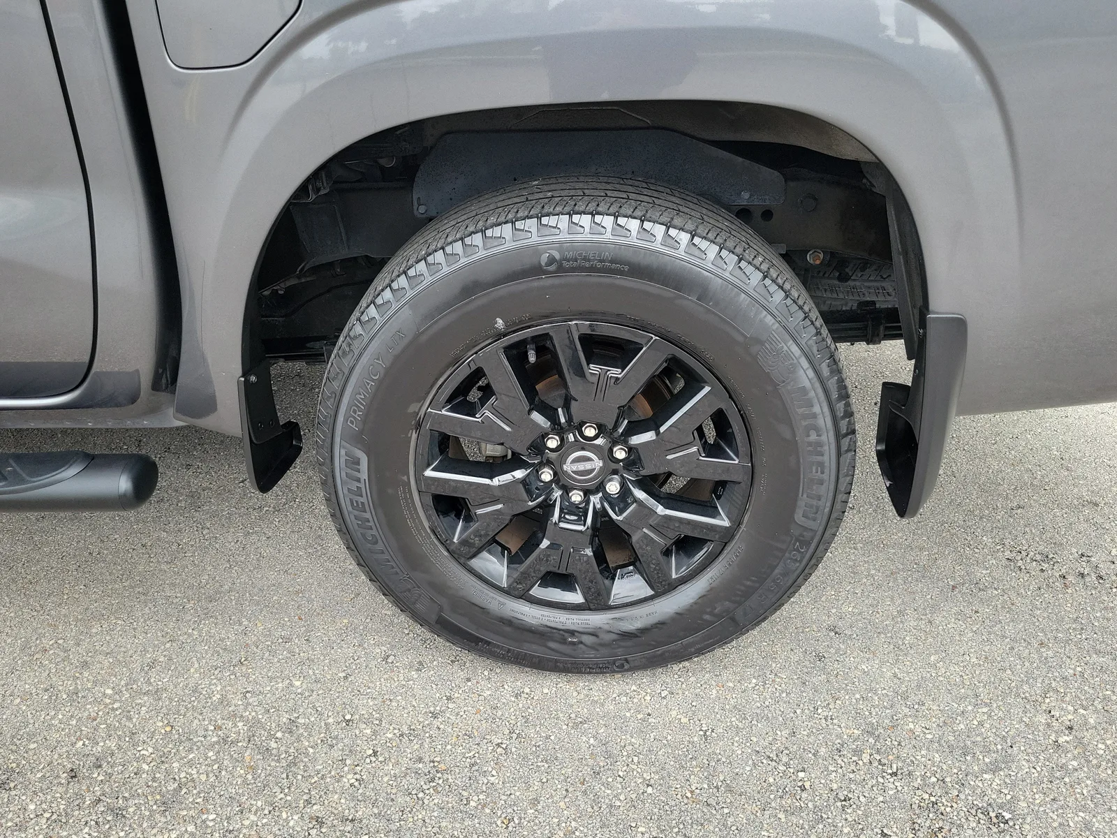 2023 Nissan Frontier SV photo 9
