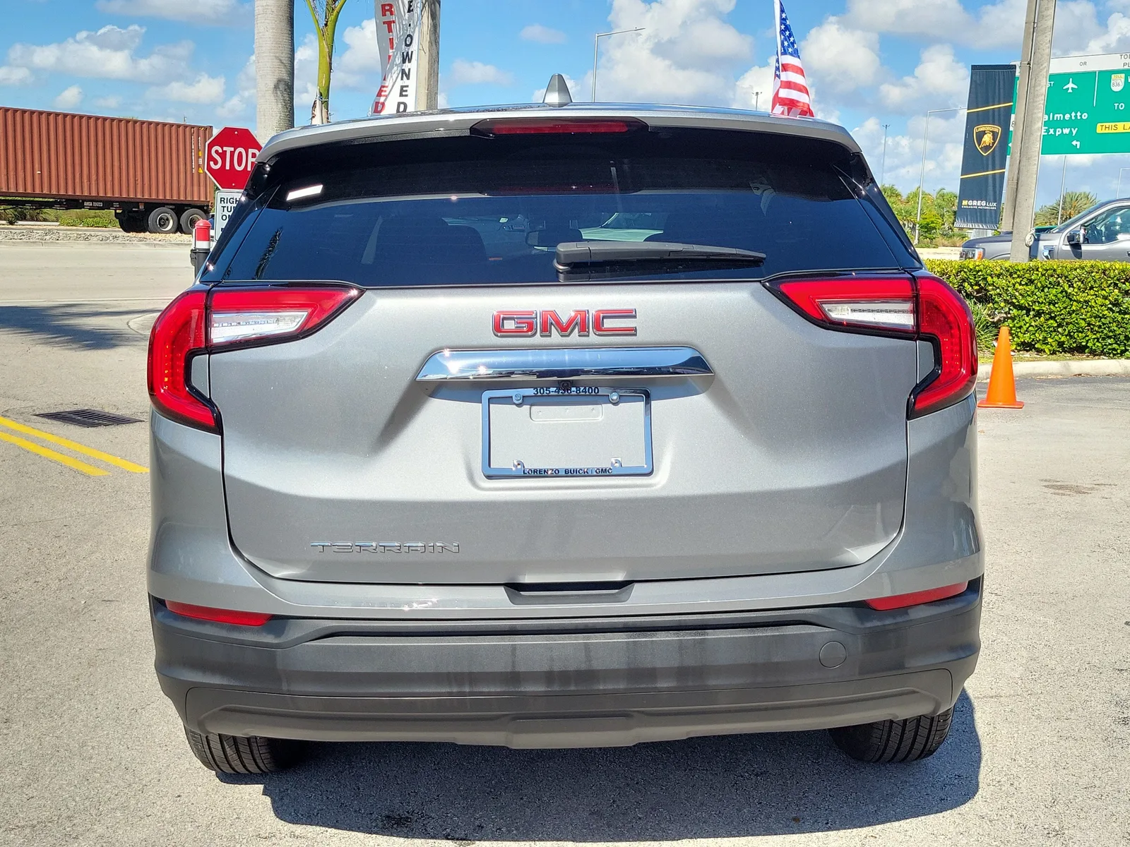 2024 GMC Terrain SLE photo 6