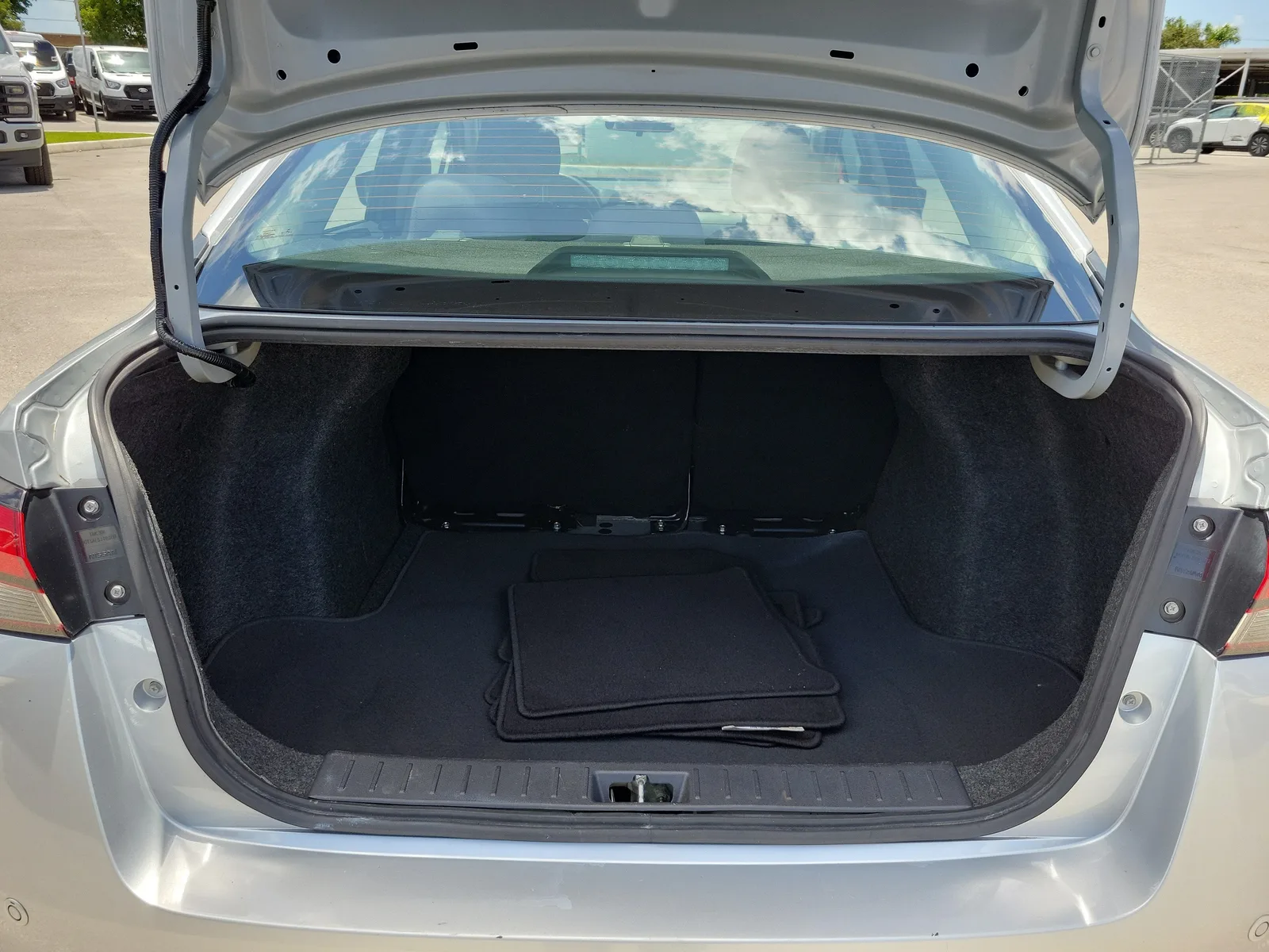 2021 Nissan Versa S photo 28